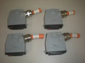 R911333088 Tyco Rexroth 1740575-2 Lot Of 4 / Terminal Connectors - Used